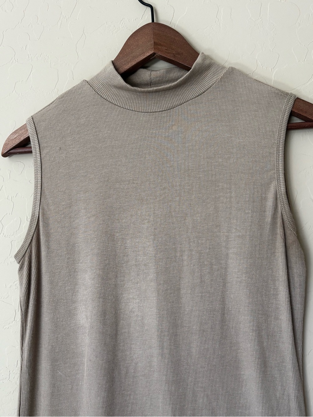 Truth by Republic Ribbed Mock-Neck Tank in Taupe Size M - Picture 3 of 5